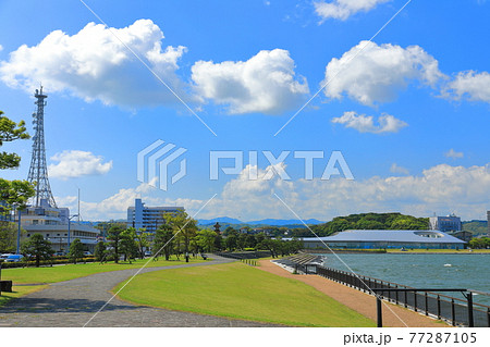 【島根県】晴天下の白潟公園（宍道湖） 77287105