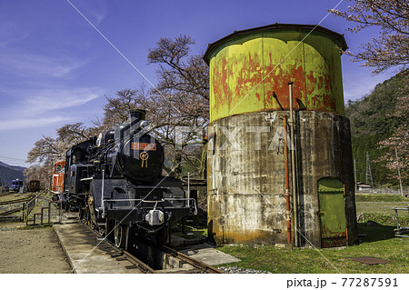 若桜駅　C12と給水塔　鳥取県八頭郡若桜町 77287591