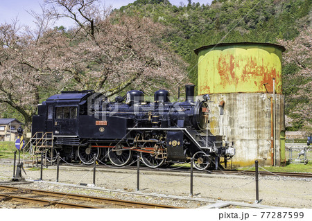 若桜駅 C12と給水塔 鳥取県八頭郡若桜町 若桜駅 C12と給水塔 鳥取県八頭郡若桜町 77287599