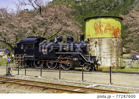 若桜駅 C12と給水塔 鳥取県八頭郡若桜町 若桜駅 C12と給水塔 鳥取県八頭郡若桜町 77287600
