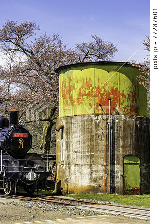 若桜駅　C12と給水塔　鳥取県八頭郡若桜町 77287601