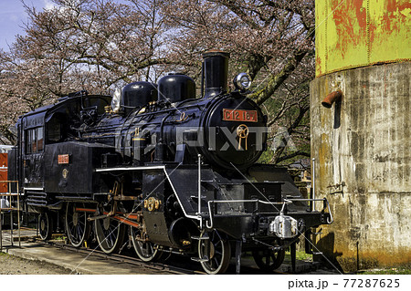 若桜駅　C12と給水塔　鳥取県八頭郡若桜町 77287625