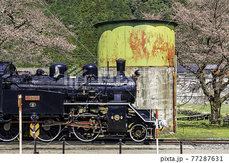 若桜駅　C12と給水塔　鳥取県八頭郡若桜町 77287631