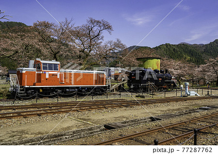若桜駅 DD16とC12と給水塔 鳥取県八頭郡若桜町 若桜駅 DD16とC12と給水塔 鳥取県八頭郡若桜町 77287762