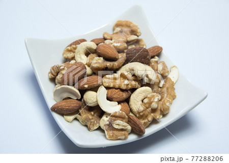 食材　色々なナッツの素材 77288206