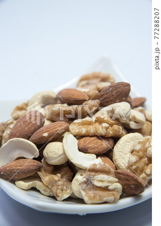 食材　色々なナッツの素材 77288207