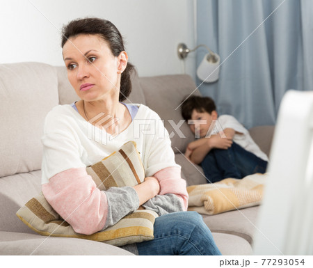 Offended mother after disagreements with son Offended mother after disagreements with son 77293054