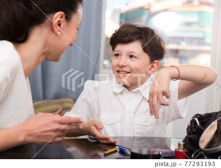 Happy tweenager chatting with mom Happy tweenager chatting with mom 77293193