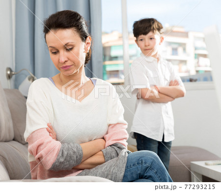 Offended mother after disagreements with son 77293215