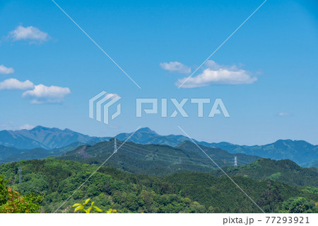 多峰主山の山頂から見た武甲山 77293921