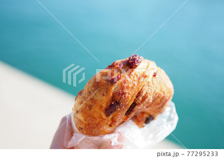 レーズンベーグルと海 77295233