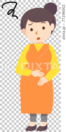 お腹を押さえて疑問に思う妊婦 お腹を押さえて疑問に思う妊婦 77296002