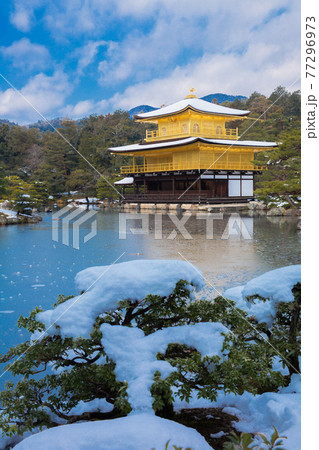京都 雪の金閣寺 縦位置 2 京都 雪の金閣寺 縦位置 2 77296973