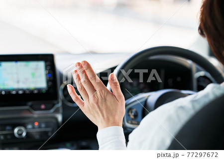 オートパイロット　自動運転　ドライブ 77297672