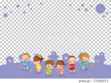 夏の夜空の下で手持ち花火をして遊ぶ可愛い小さな子供たちのイラスト　白背景　テンプレート　風景 77298371