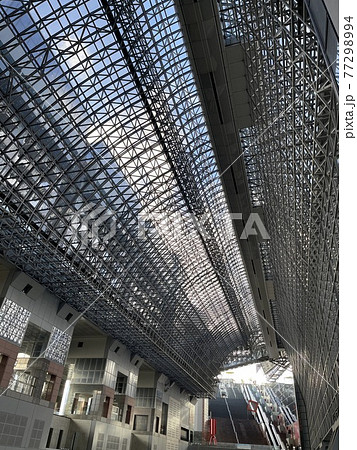 京都駅から見る空 77298994