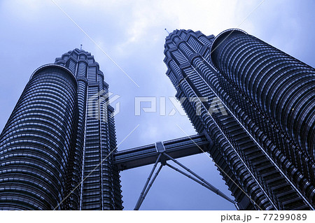View of The Petronas Twin Towers in Kuala Lumpur, Malaysia. 77299089