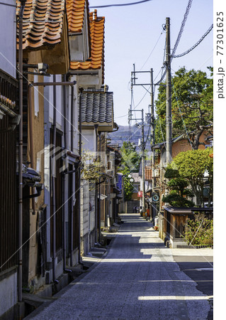 若桜宿　蔵通り　白壁土蔵群　鳥取県八頭郡若桜町 77301625