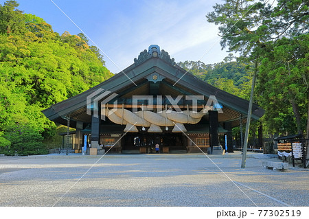 【島根県】晴天下の出雲大社　神楽殿 77302519