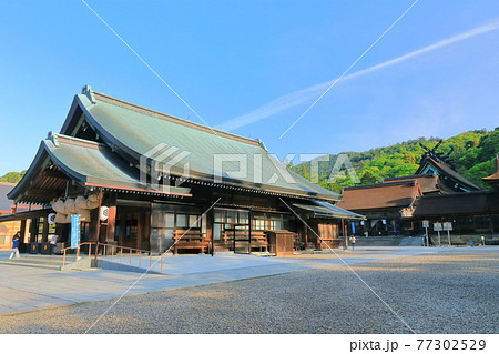 【島根県】晴天下の出雲大社 拝殿 【島根県】晴天下の出雲大社 拝殿 77302529