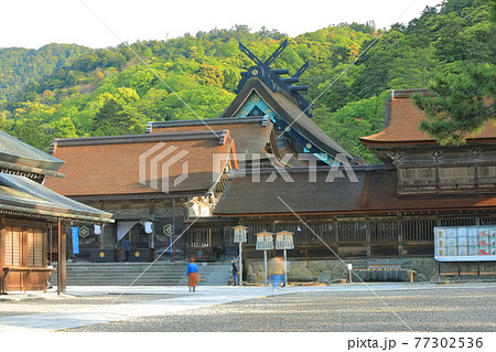 【島根県】晴天下の出雲大社　御本殿 77302536