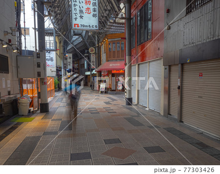 【不況の街中】コロナ禍における閉店 77303426