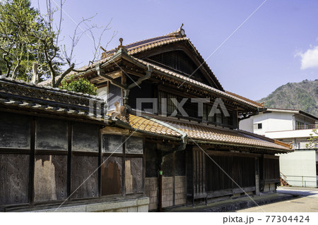 智頭の街並み　鳥取県八頭郡智頭町 77304424