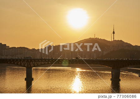 桟橋 夕焼け 日没 77306086