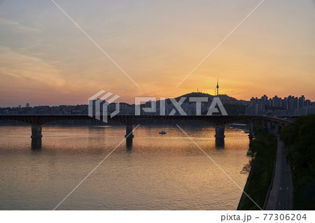 ソウル 桟橋 夕焼け 77306204