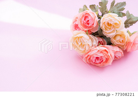 背景素材　バラの花束 77308221