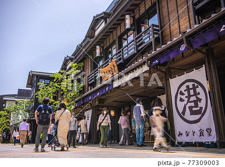日本の小田原都市景観　小田原駅東口再開発・ミナカ小田原。低層部は宿場町をイメージ 77309003