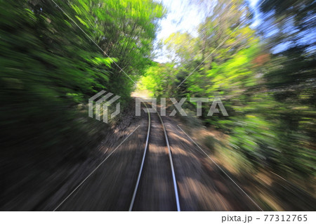 流れゆく車窓(スローシャッターの世界) 77312765