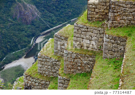 マチュピチュ絶壁の段々畑 マチュピチュ絶壁の段々畑 77314487