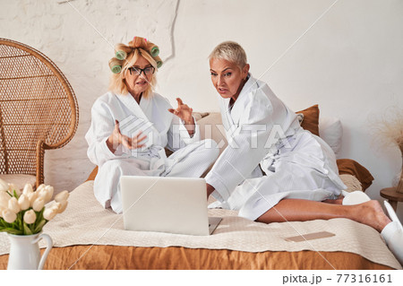 Friends discussing something Friends discussing something 77316161