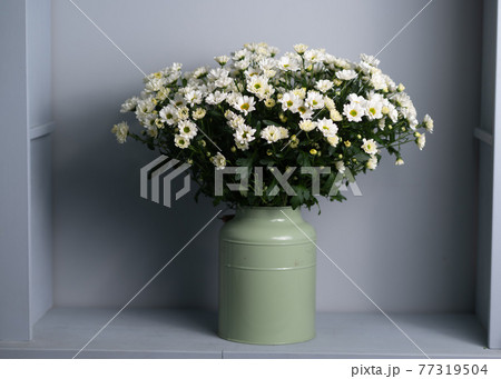 beautiful spring bouquet of chrysanthemums. Copy space  77319504