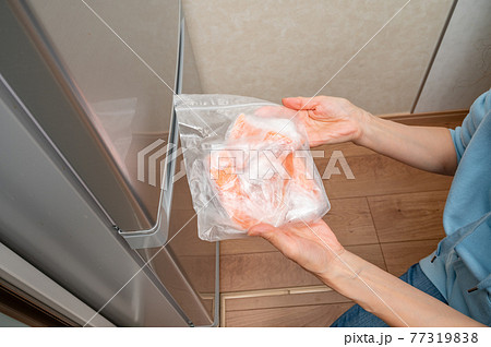 冷凍保存してるシャケ 77319838