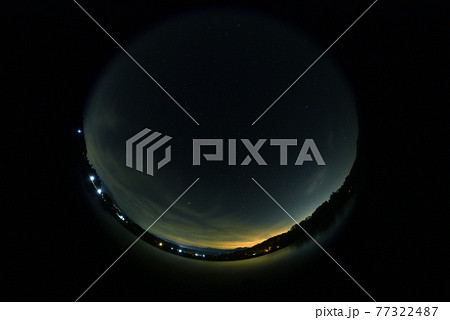 北杜市白州町、東の空に北斗七星と春の大曲線（ベルガ通り・円周魚眼） 77322487