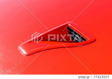 自動車の空気取り入れ口　Air intake of private car 77323057