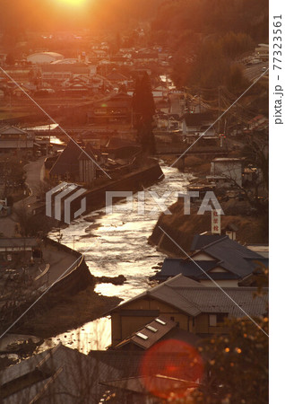 大分長湯温泉街の夕景 77323561