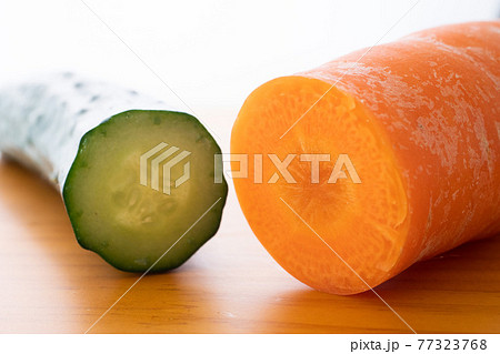 ニンジン　キュウリ　断面　 77323768