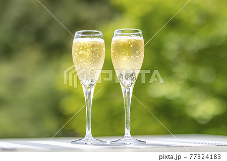 シャンパン　シャンパングラス 77324183