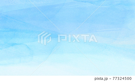 透明感のある水色の紙と絵具のテクスチャ - 複数のバリエーションがあります 77324500