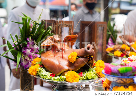 The pig's head sacrifice in the worship of house spirit in Asia tradition. The pig's head sacrifice in the worship of house spirit in Asia tradition. 77324754