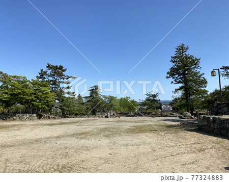 晴れの日の松阪城と石垣 晴れの日の松阪城と石垣 77324883