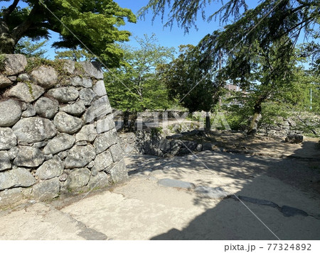 晴れの日の松阪城と石垣 晴れの日の松阪城と石垣 77324892