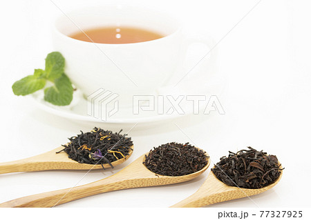紅茶の茶葉 77327925