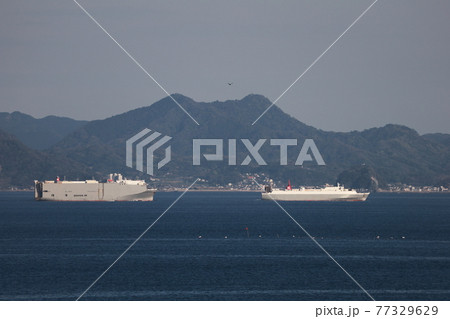 行きかう船舶 77329629