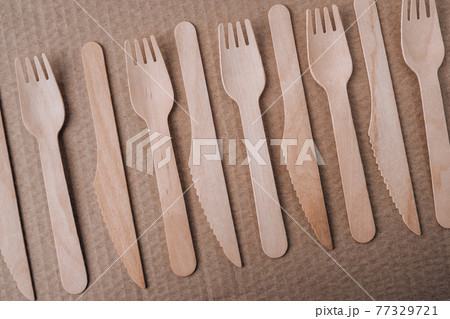Eco friendly fast food containers. Wooden forks and knives. Eco friendly disposable tableware. Used in fast food, restaurants, takeaways, picnics. Eco friendly fast food containers. Wooden forks and knives. Eco friendly disposable tableware. Used in fast food, restaurants, takeaways, picnics. 77329721