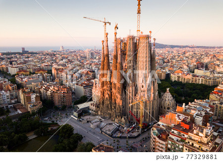 Aerial view of Sagrada Familia 77329881