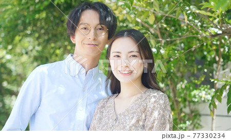 笑顔のカップル 笑顔のカップル 77330234